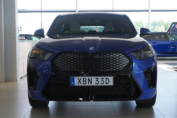 BMW iX2 13 of 14