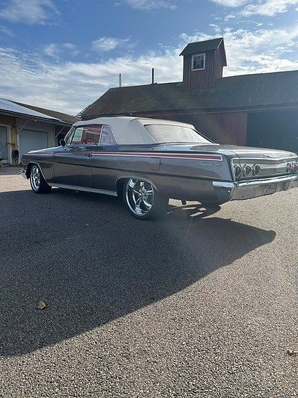 Chevrolet Impala 4 of 16