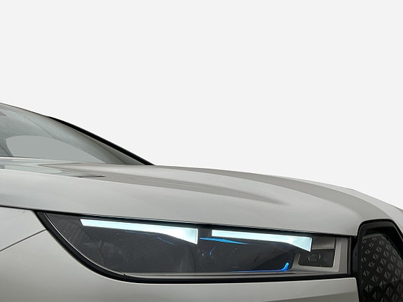 BMW iX 10 of 30