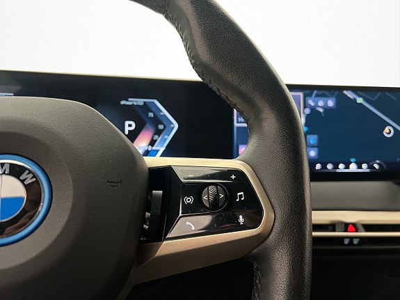 BMW iX 25 of 30