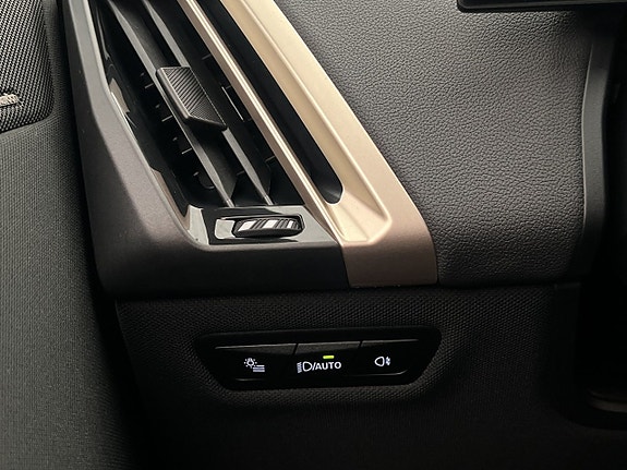 BMW iX 21 of 30