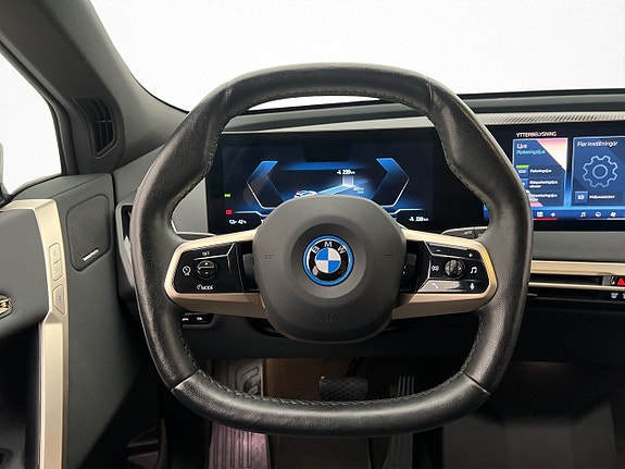 BMW iX 18 of 30