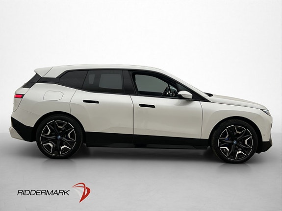 BMW iX 9 of 30