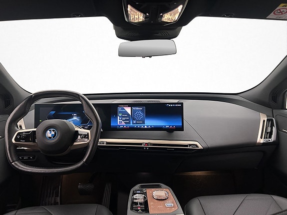 BMW iX 17 of 30