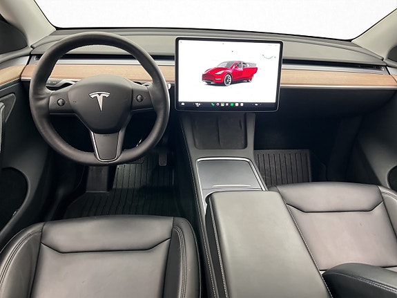 Tesla Model Y 17 of 30