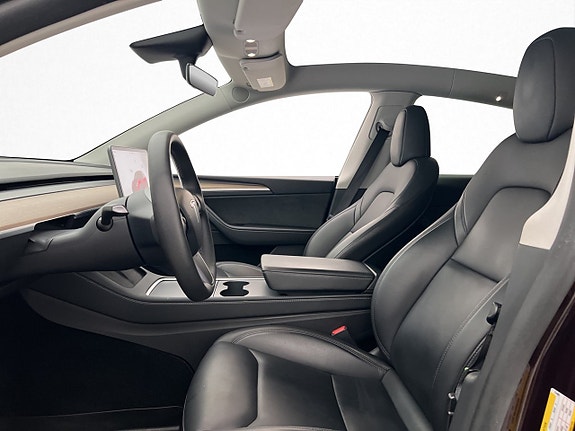 Tesla Model Y 15 of 30