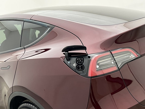 Tesla Model Y 10 of 30