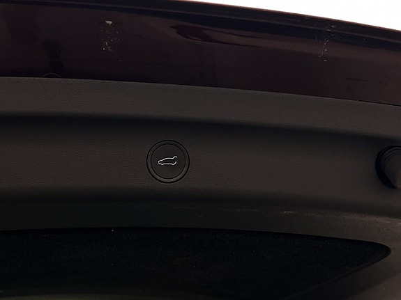 Tesla Model Y 28 of 30