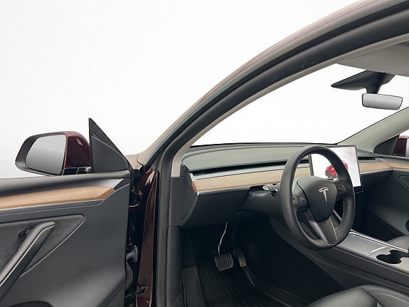 Tesla Model Y 13 of 30