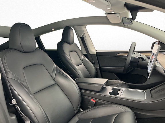 Tesla Model Y 29 of 30