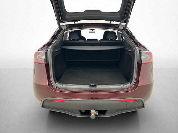 Tesla Model Y 12 of 30