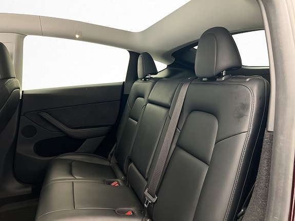 Tesla Model Y 27 of 30