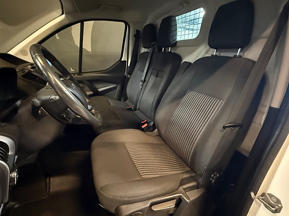 Ford Transit Custom 13 of 18