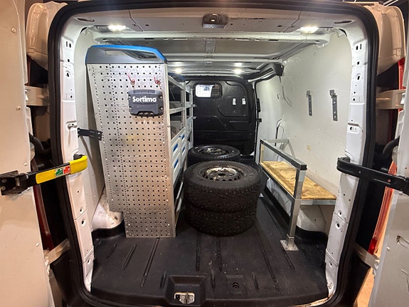 Ford Transit Custom 18 of 18