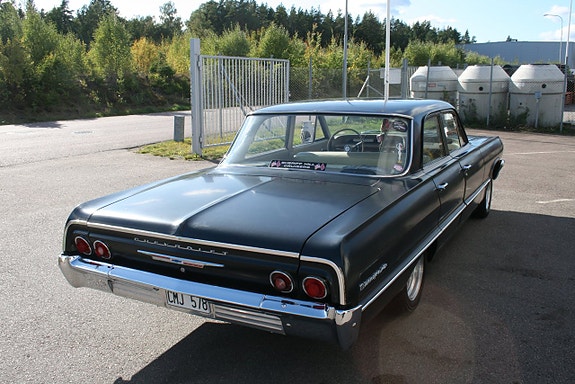 Chevrolet Biscayne 4 of 22