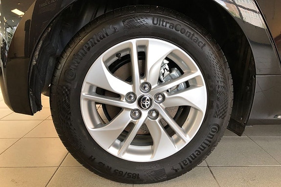 Toyota Yaris 17 of 21