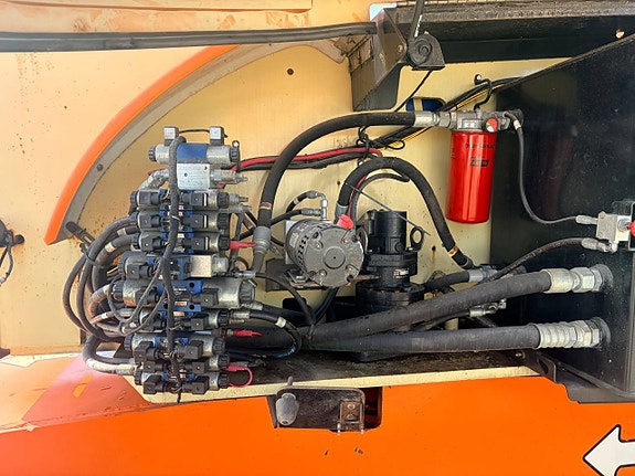 JLG 800 AJ 9 of 12