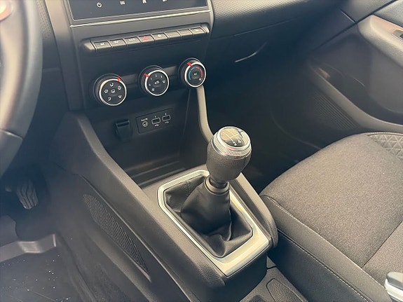 Renault Clio 14 of 28