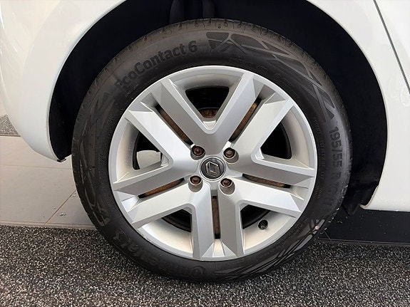 Renault Clio 21 of 28