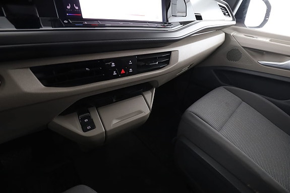 Volkswagen Multivan 24 of 30