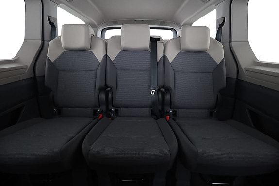 Volkswagen Multivan 16 of 30