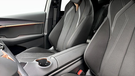 Cupra Tavascan 8 of 13