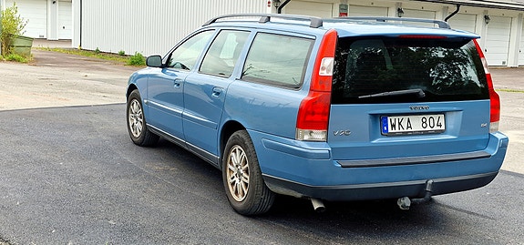 Volvo V70 2 of 8