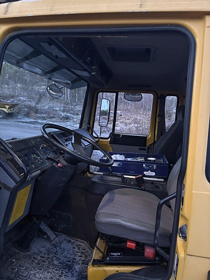Volvo FL6 614 4x2 6 of 8
