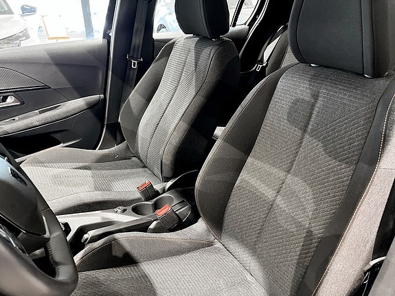 Peugeot 208 4 of 15