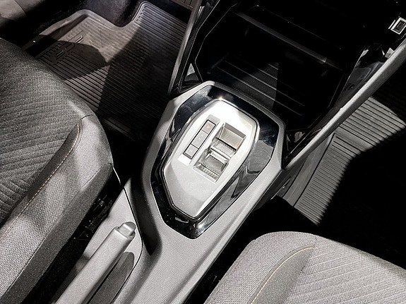 Peugeot 208 10 of 15