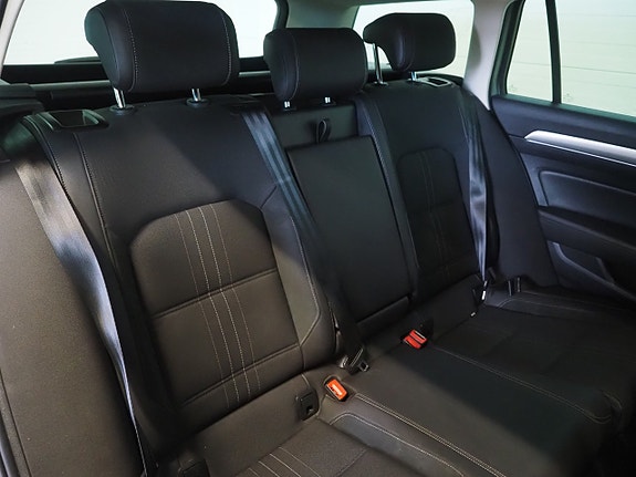 Volkswagen Passat Alltrack 18 of 26