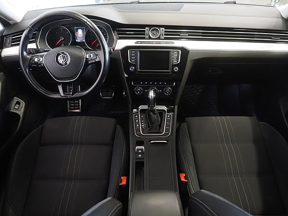 Volkswagen Passat Alltrack 12 of 26