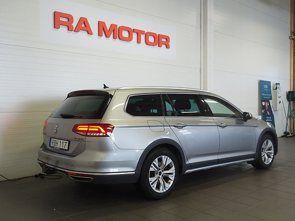 Volkswagen Passat Alltrack 5 of 26