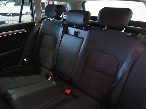 Volkswagen Passat Alltrack 16 of 26