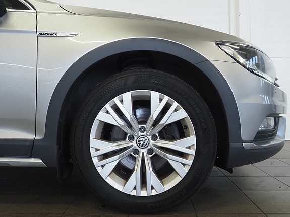 Volkswagen Passat Alltrack 8 of 26