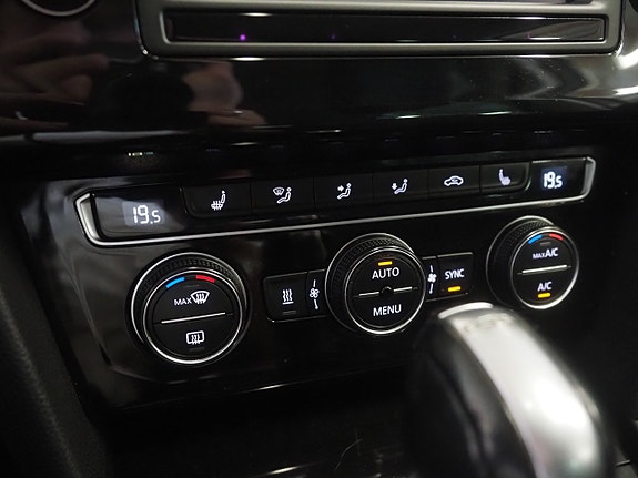 Volkswagen Passat Alltrack 21 of 26