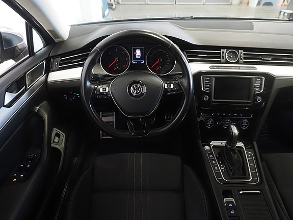 Volkswagen Passat Alltrack 13 of 26