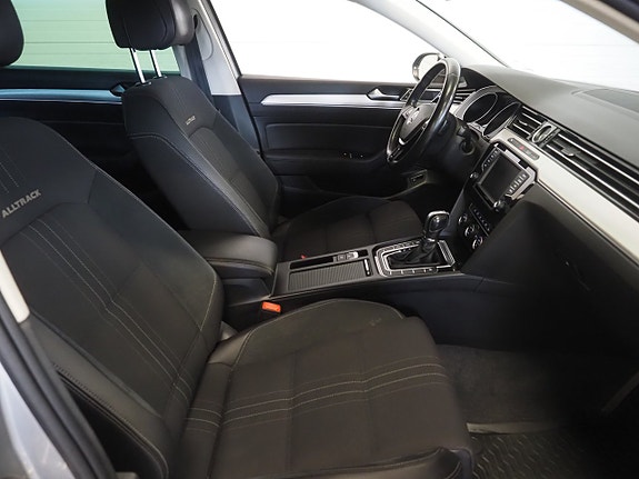 Volkswagen Passat Alltrack 10 of 26