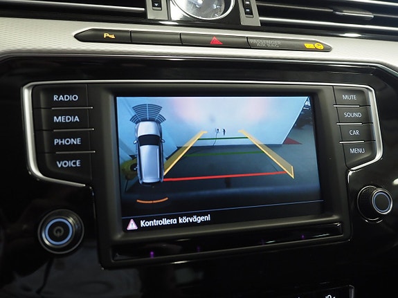 Volkswagen Passat Alltrack 19 of 26