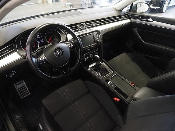 Volkswagen Passat Alltrack 14 of 26