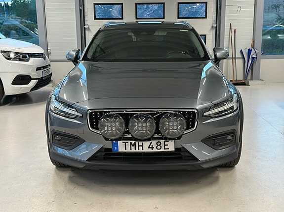Volvo V60 Cross Country 2 of 30