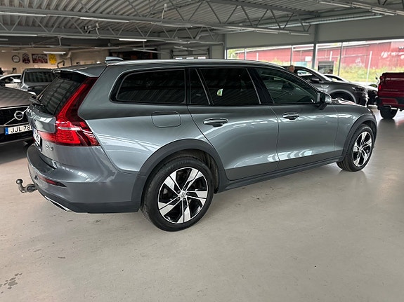 Volvo V60 Cross Country 10 of 30