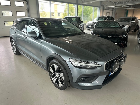 Volvo V60 Cross Country 11 of 30