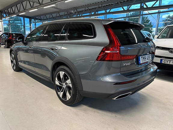 Volvo V60 Cross Country 5 of 30