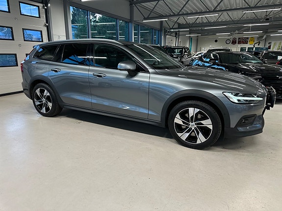 Volvo V60 Cross Country 7 of 30