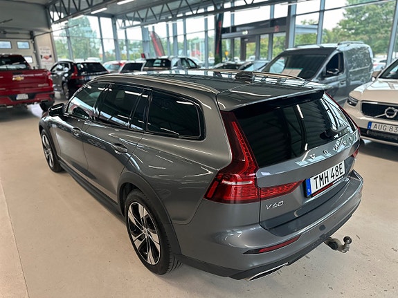 Volvo V60 Cross Country 14 of 30