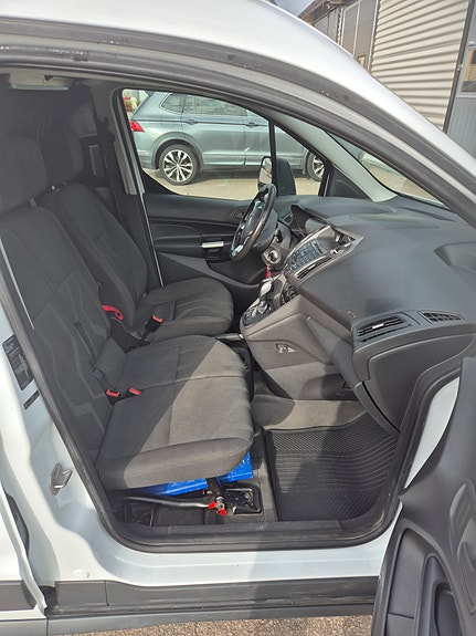 Ford Transit Connect 8 of 12