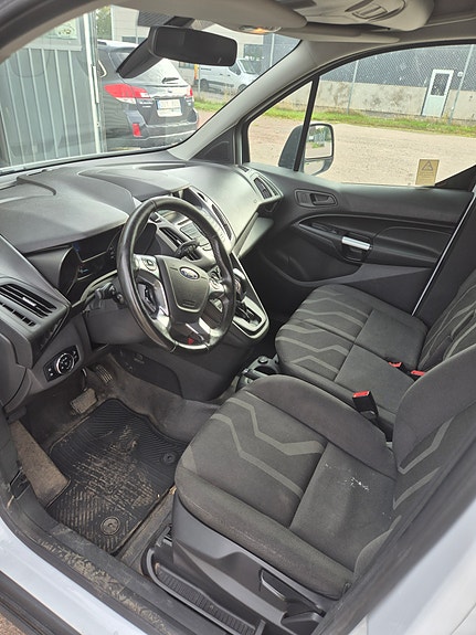 Ford Transit Connect 10 of 12