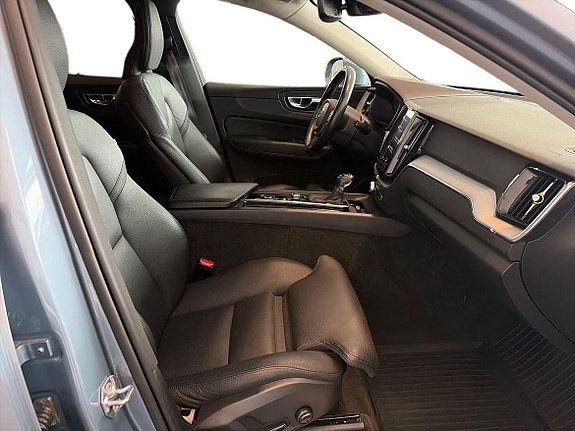 Volvo XC60 10 of 24