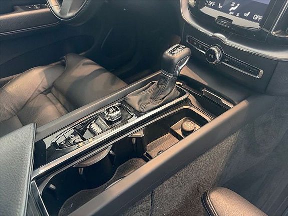 Volvo XC60 13 of 24